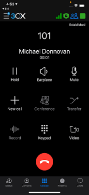 Effettua chiamate con Siri utilizzando il nome del contatto