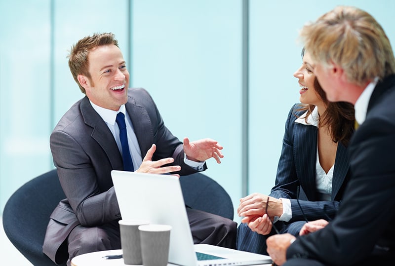 Business man che racconta un case study