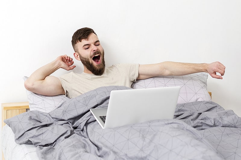 Non siate tentati di telelavorare dal letto